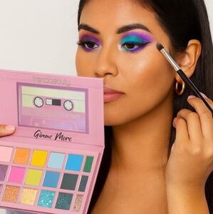 TrendBeauty “Gimme More” Eyeshadow Palette 18 Highly Pigmented Shades  MakeUp